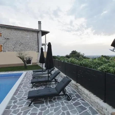 Villa Druskovic 8 * Triban