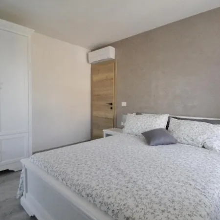 Villa Druskovic 8 * Triban