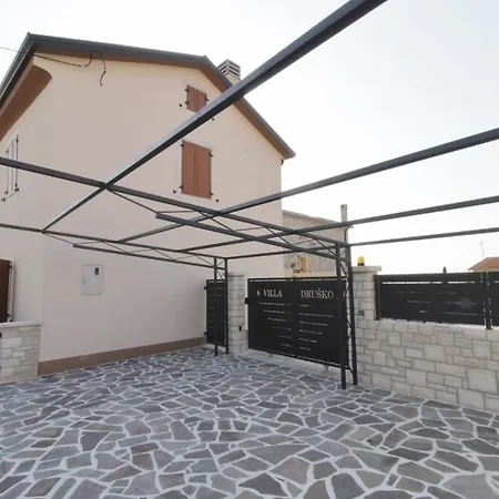 Villa Druskovic 8 * Triban